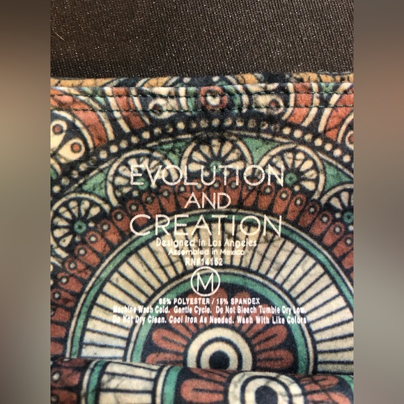 EVOLUTION AND CREATION 3/4 LEGGINGS - Picture 4 of 8